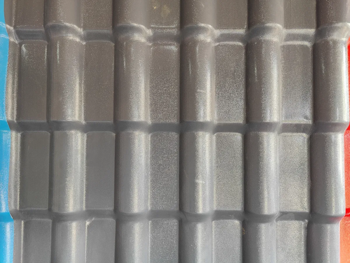 Tuiles PVC : Toiture Nouvelle Génération, la solution innovante pour un confort durable et une protection maximale.