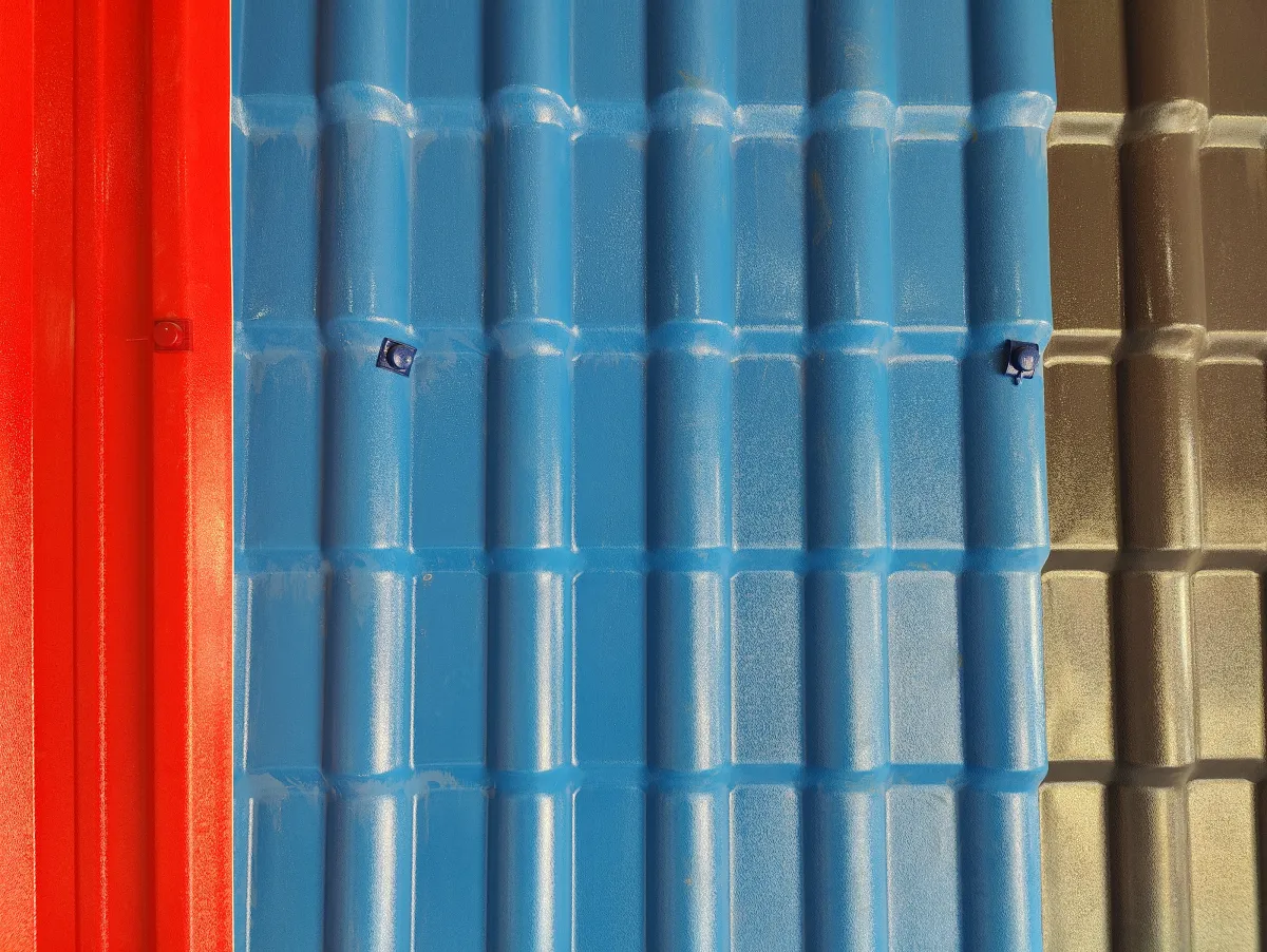 Tuiles PVC : Toiture Nouvelle Génération, la solution innovante pour un confort durable et une protection maximale.
